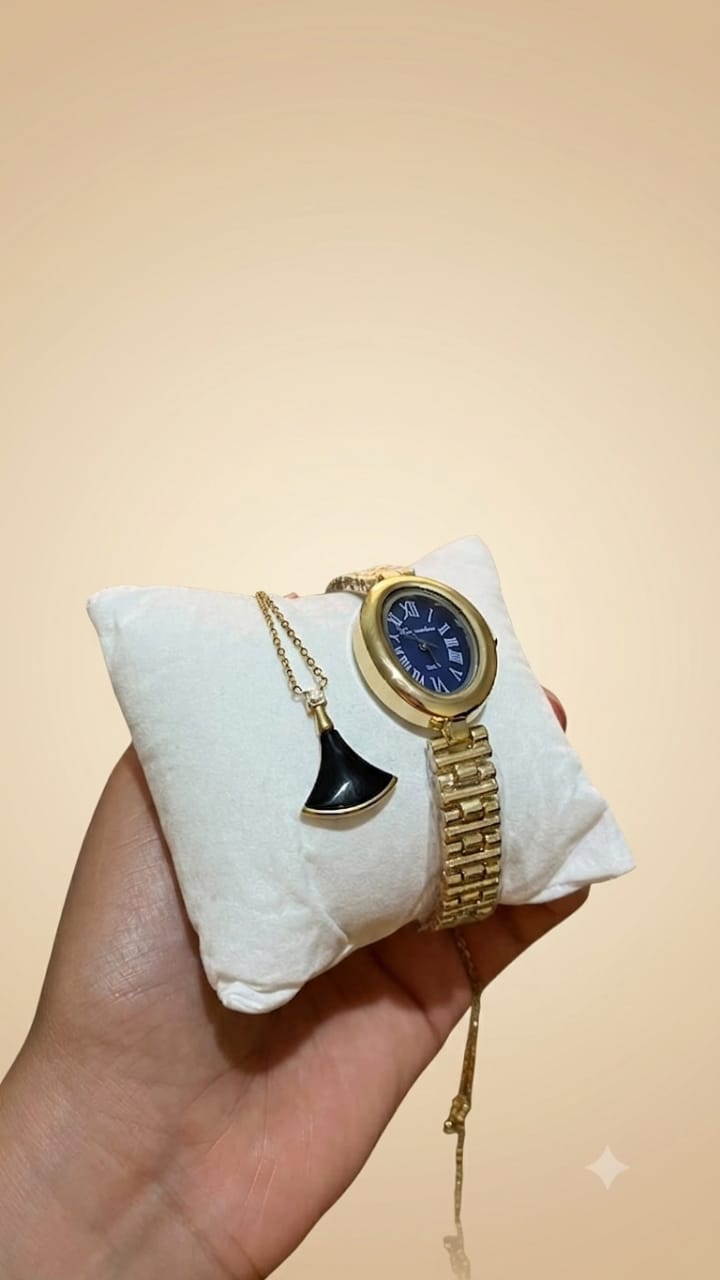 Montre dorée cadran bleu et collier pendentif _ Darb Shop