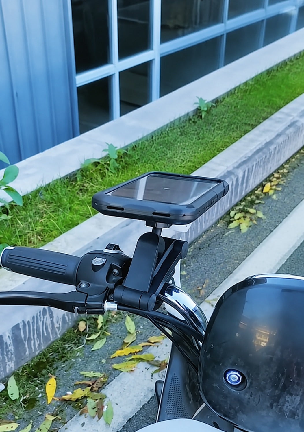 support téléphone étanche pour moto et scooter